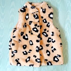 #16 Girl's Faux Fur Vest 🐆